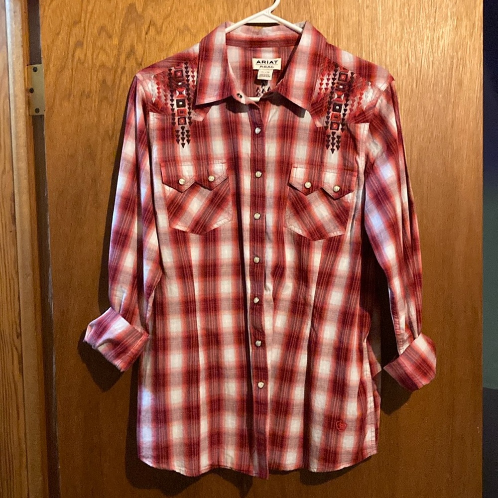 Ariat shirt with snaps